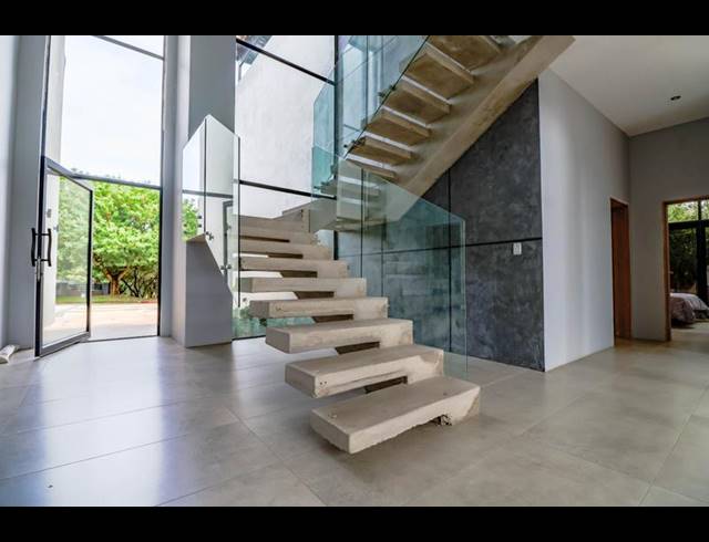 5 BEDROOM HOUSE FOR SALE IN COPPERLEAF ESTATE